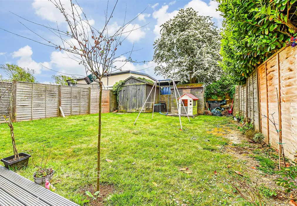 Rear Garden - The Meadows, Littlestone, Kent - Wards of Kent