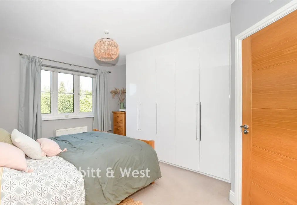 Bedroom 1 - Cranborne Gardens, Crowborough, East Sussex - Wards of Kent