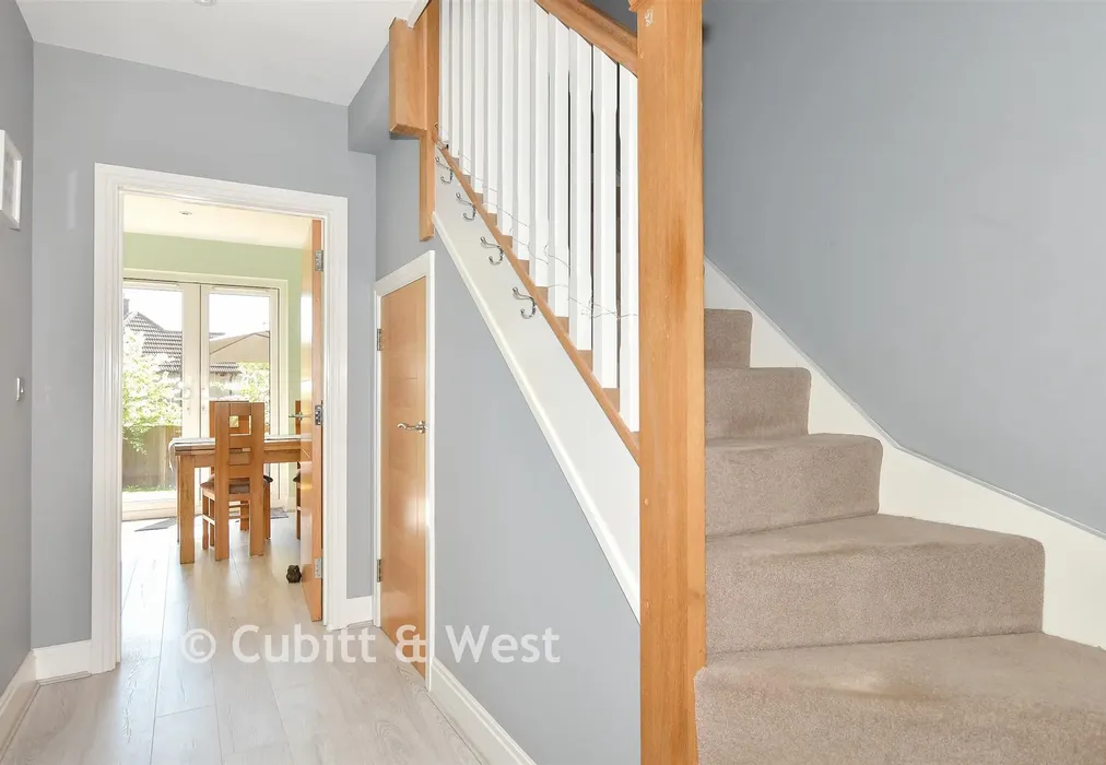 Entrance Hall - Cranborne Gardens, Crowborough, East Sussex - Wards of Kent