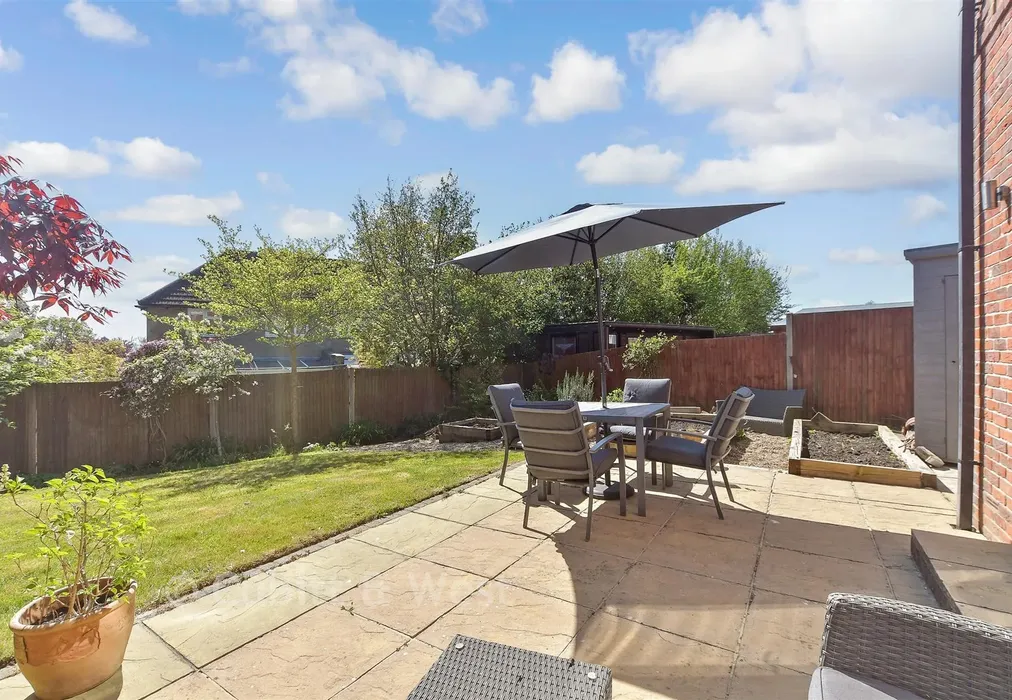 Rear Garden - Cranborne Gardens, Crowborough, East Sussex - Wards of Kent