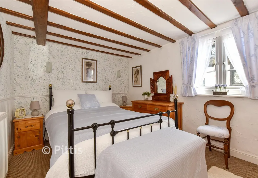 Bedroom 1 - High Street, Brading, Isle of Wight - Wards of Kent