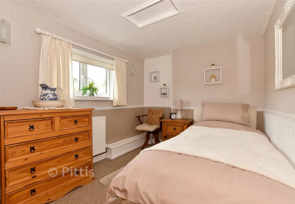 Bedroom 2 - High Street, Brading, Isle of Wight - Wards of Kent