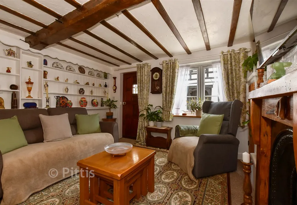 Lounge - High Street, Brading, Isle of Wight - Wards of Kent