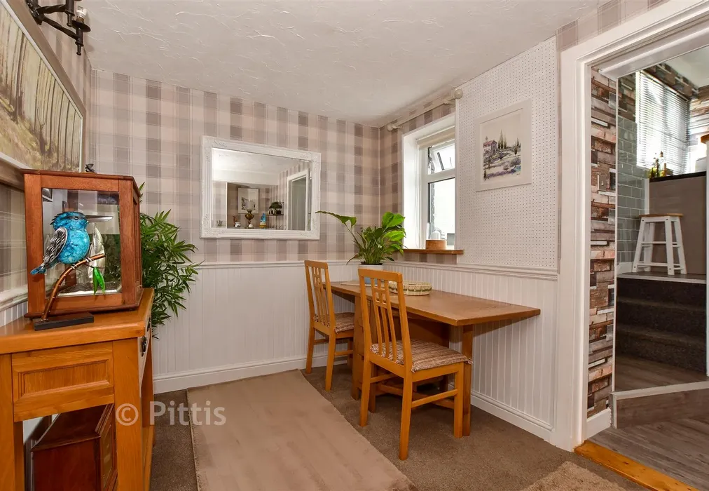 Dining Room - High Street, Brading, Isle of Wight - Wards of Kent