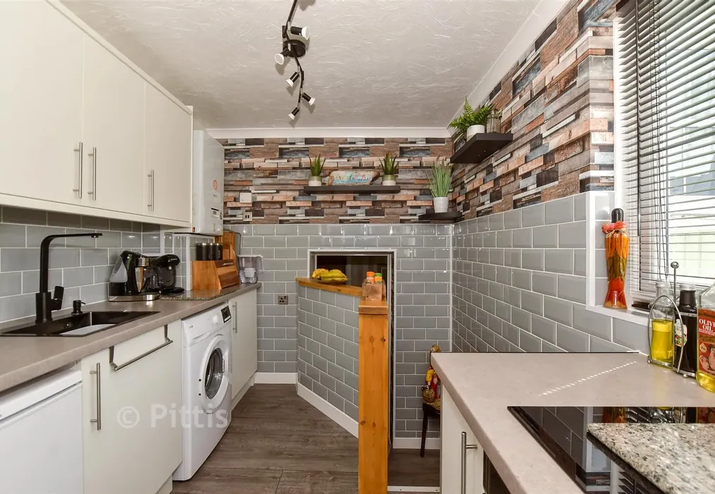 Kitchen - High Street, Brading, Isle of Wight - Wards of Kent