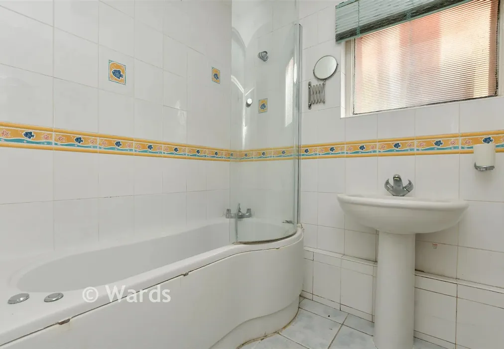 Bathroom - Ethelred Road, Westgate-On-Sea, Kent - Wards of Kent