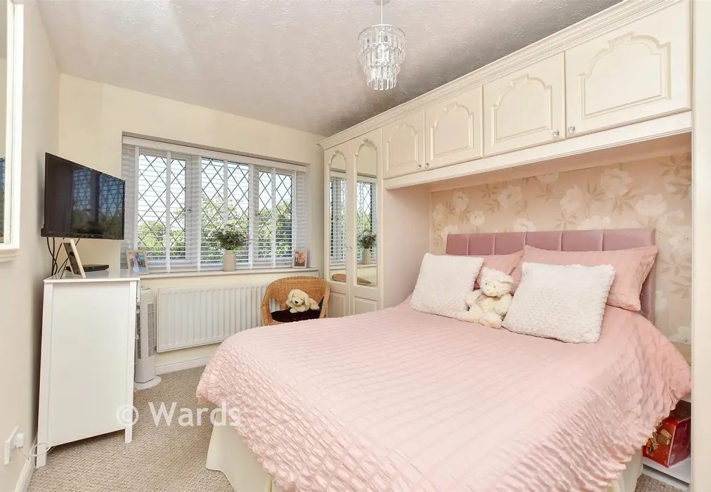 Bedroom 1 - Mills Close, Minster On Sea, Sheerness, Kent - Wards of Kent