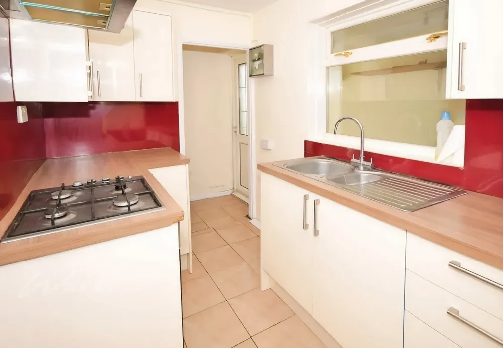 saxton kitchen - Saxton Street Gillingham ME7 - Wards of Kent