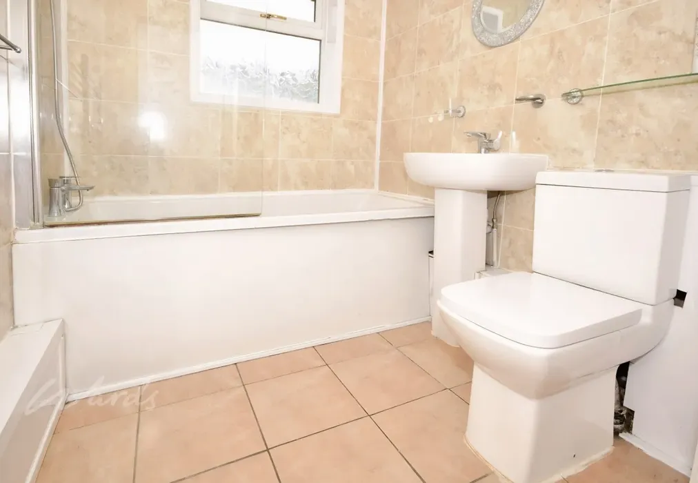 saxton bathroom - Saxton Street Gillingham ME7 - Wards of Kent
