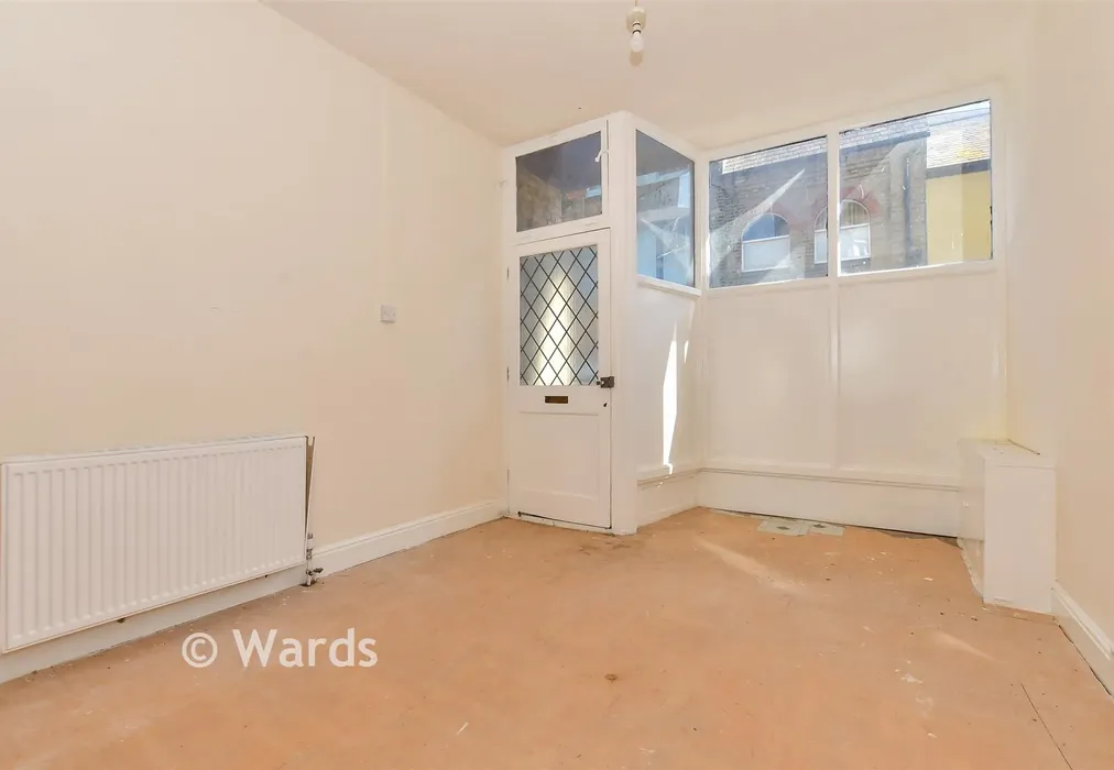 Lounge - Queens Gardens, Dover, Kent - Wards of Kent