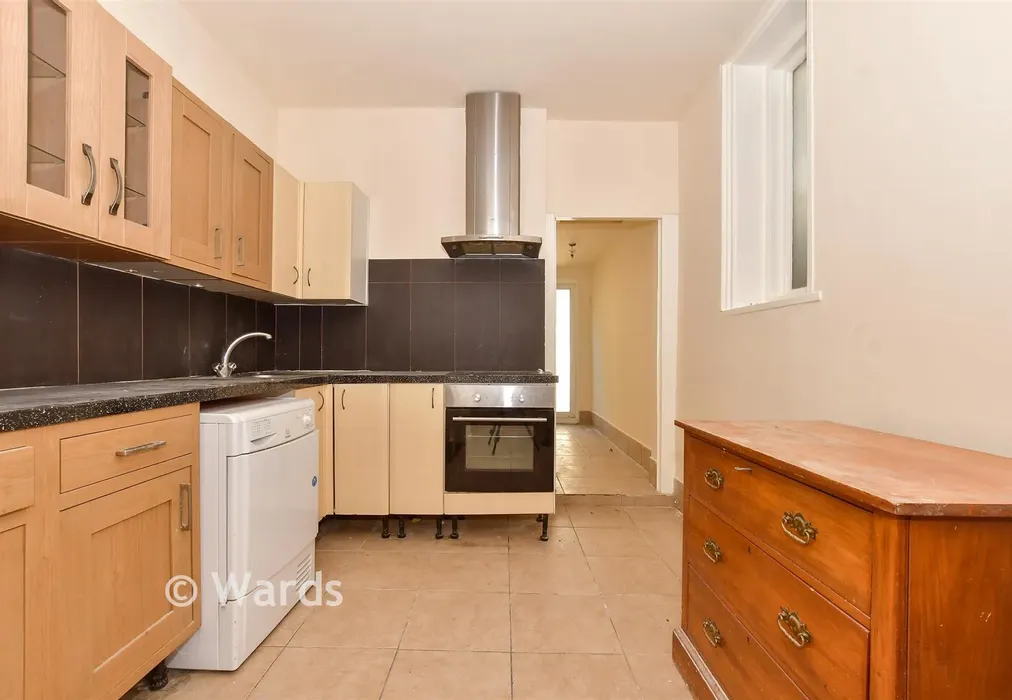 Kitchen - Queens Gardens, Dover, Kent - Wards of Kent