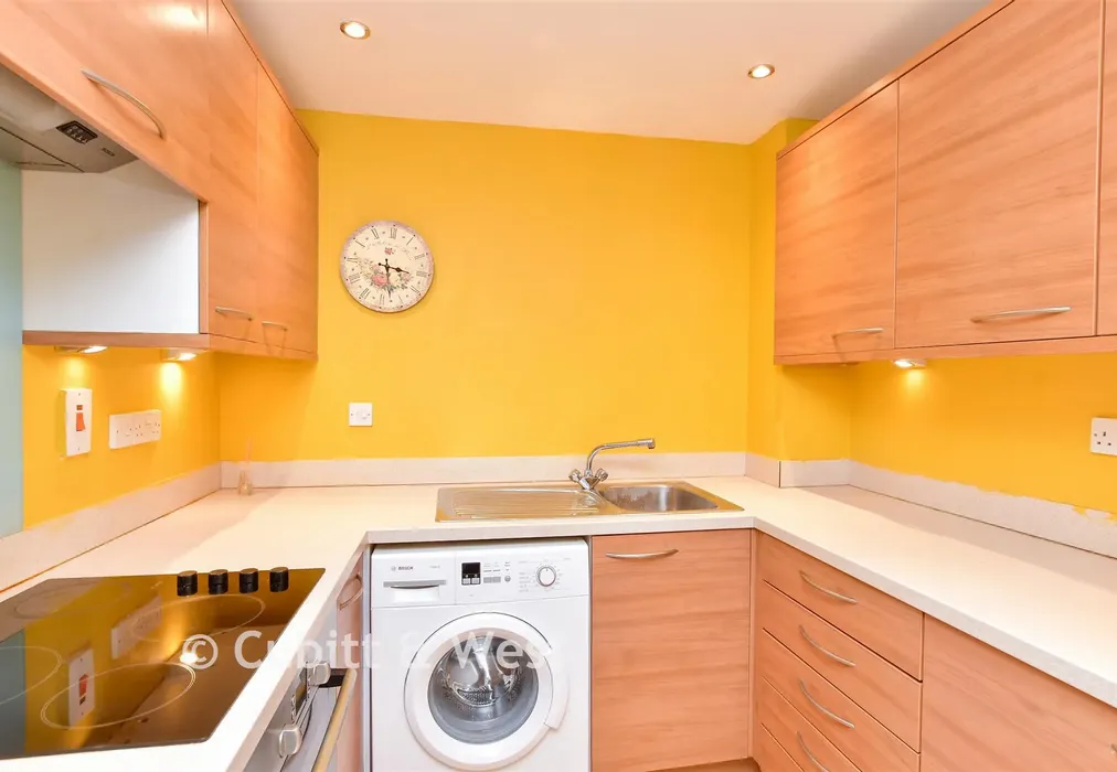 Kitchen - Victoria Drive, Bognor Regis, West Sussex - Wards of Kent