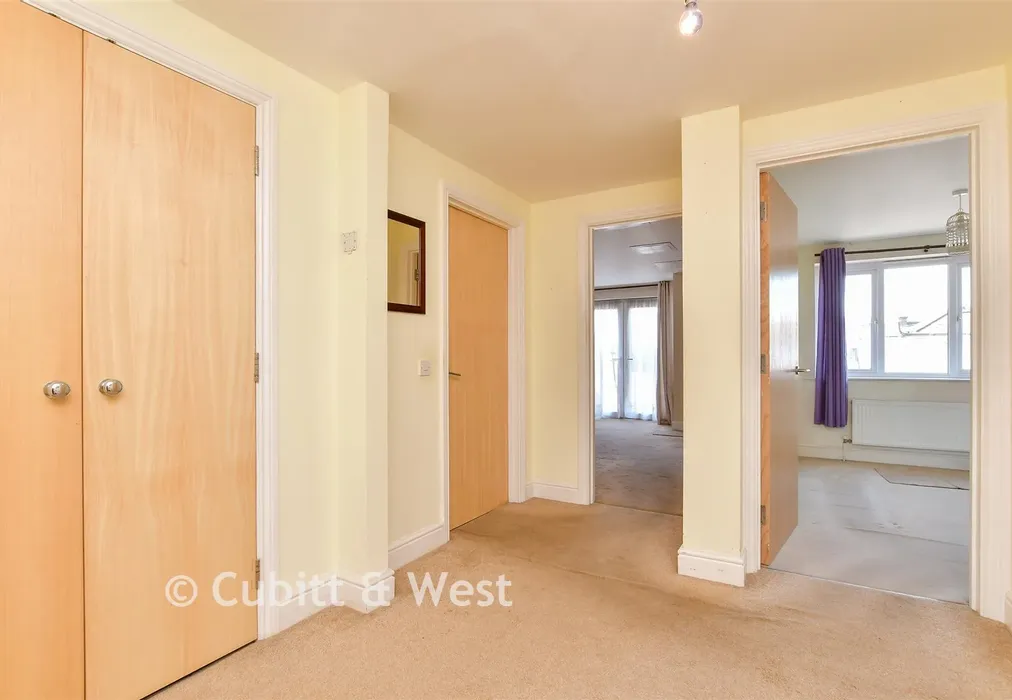 Entrance Hall - Victoria Drive, Bognor Regis, West Sussex - Wards of Kent
