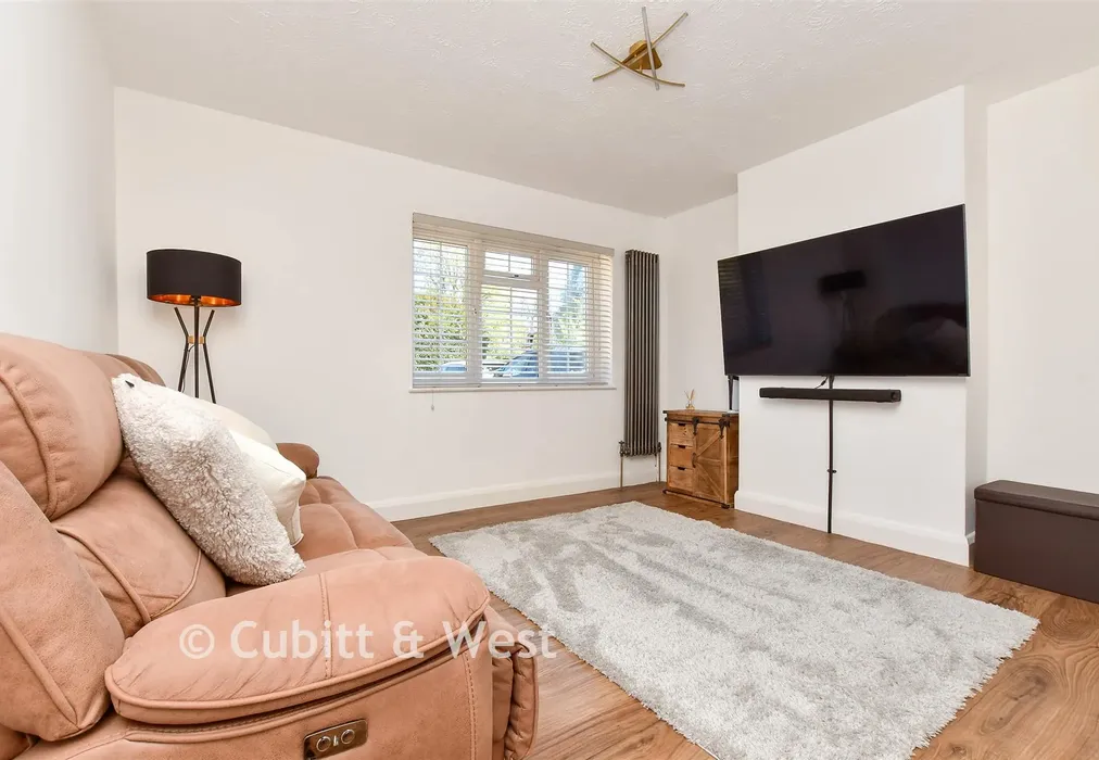 Lounge - Canons Lane, Tadworth, Surrey - Wards of Kent