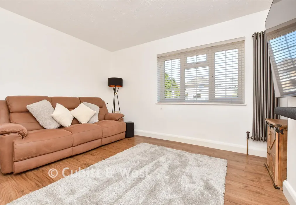 Lounge - Canons Lane, Tadworth, Surrey - Wards of Kent