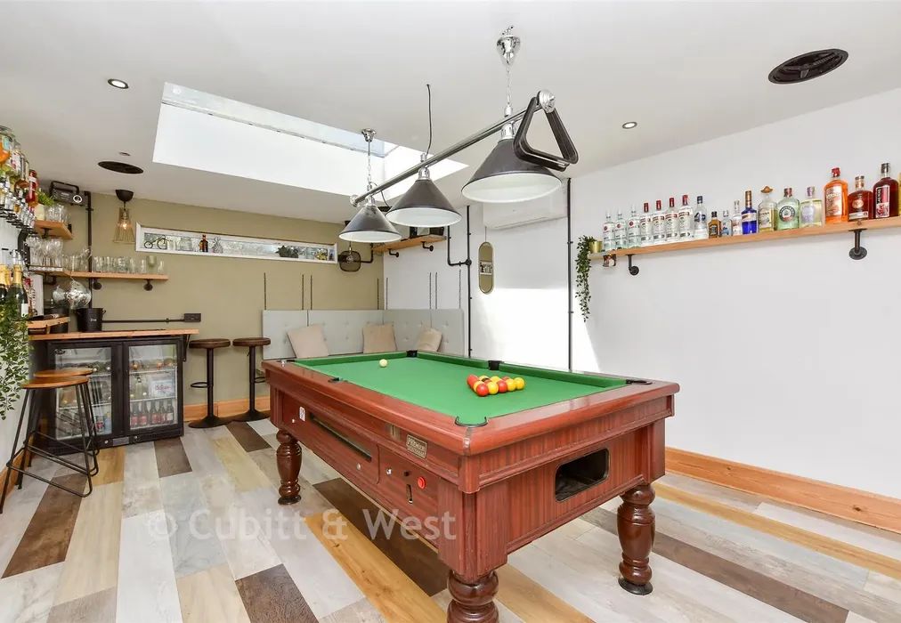 Garden Room - Canons Lane, Tadworth, Surrey - Wards of Kent