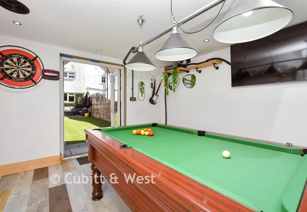 Garden Room - Canons Lane, Tadworth, Surrey - Wards of Kent