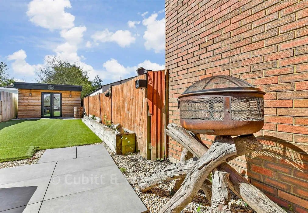 Rear Garden - Canons Lane, Tadworth, Surrey - Wards of Kent