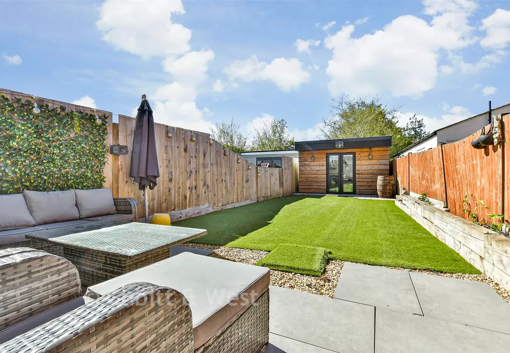 Rear Garden - Canons Lane, Tadworth, Surrey - Wards of Kent