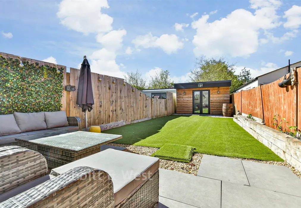 Rear Garden - Canons Lane, Tadworth, Surrey - Wards of Kent