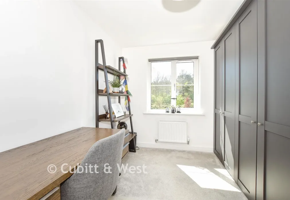 Bedroom 2 - Clay Vale, Faygate, Horsham, West Sussex - Wards of Kent