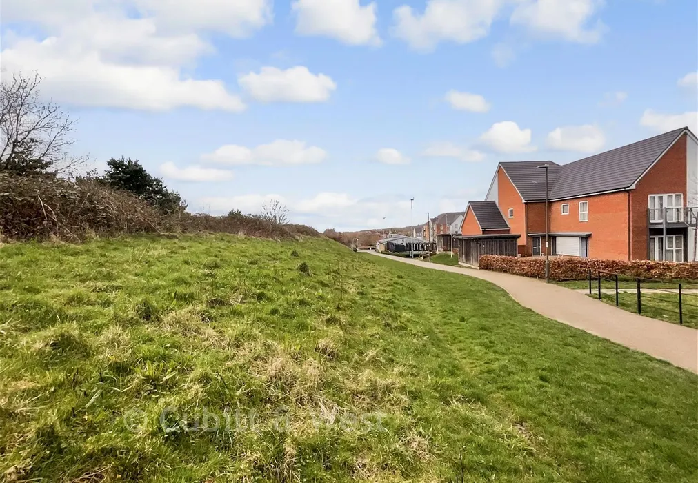 Surrounding - Clay Vale, Faygate, Horsham, West Sussex - Wards of Kent