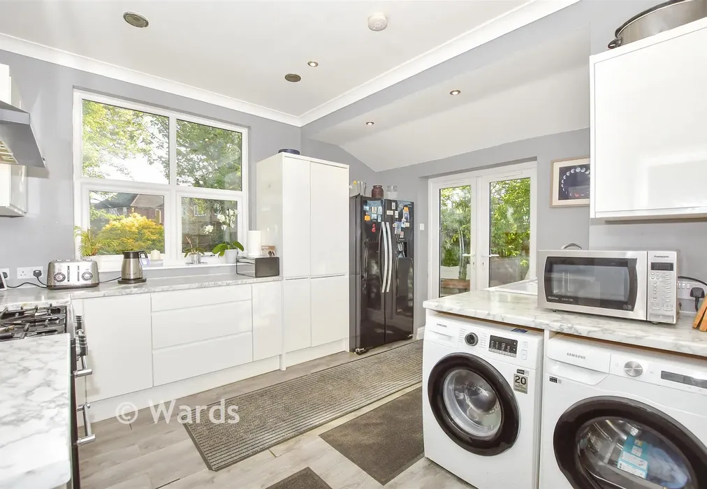 Kitchen - Winifred Road, Bearsted, Maidstone, Kent - Wards of Kent