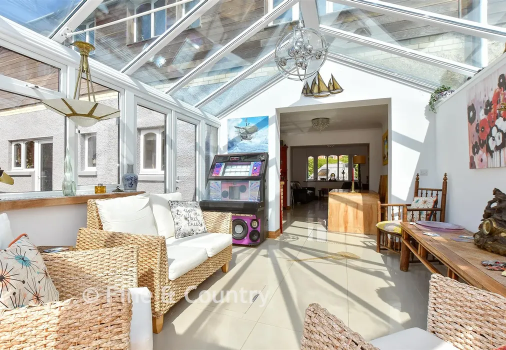 Conservatory - Swains Road, Bembridge, Isle of Wight - Wards of Kent