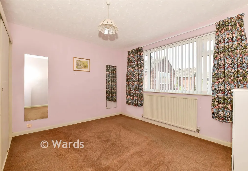 Bedroom 1 - Stour Valley Close, Upstreet, Canterbury, Kent - Wards of Kent