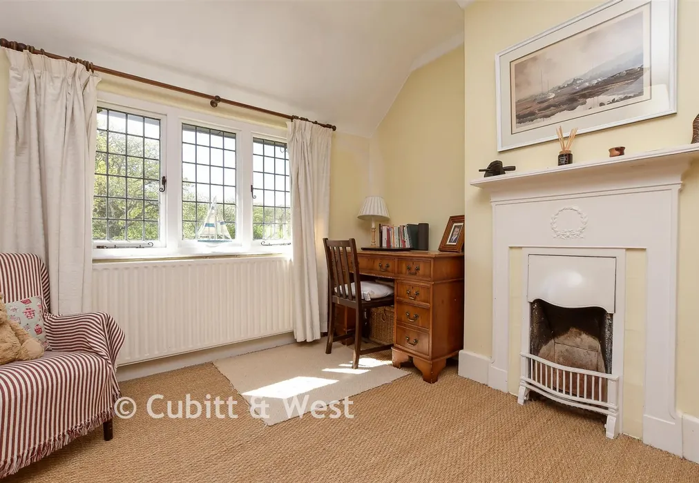 Bedroom 1 - Duxhurst Lane, Reigate, Surrey - Wards of Kent