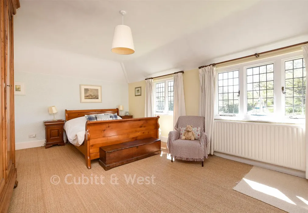 Bedroom 1 - Duxhurst Lane, Reigate, Surrey - Wards of Kent