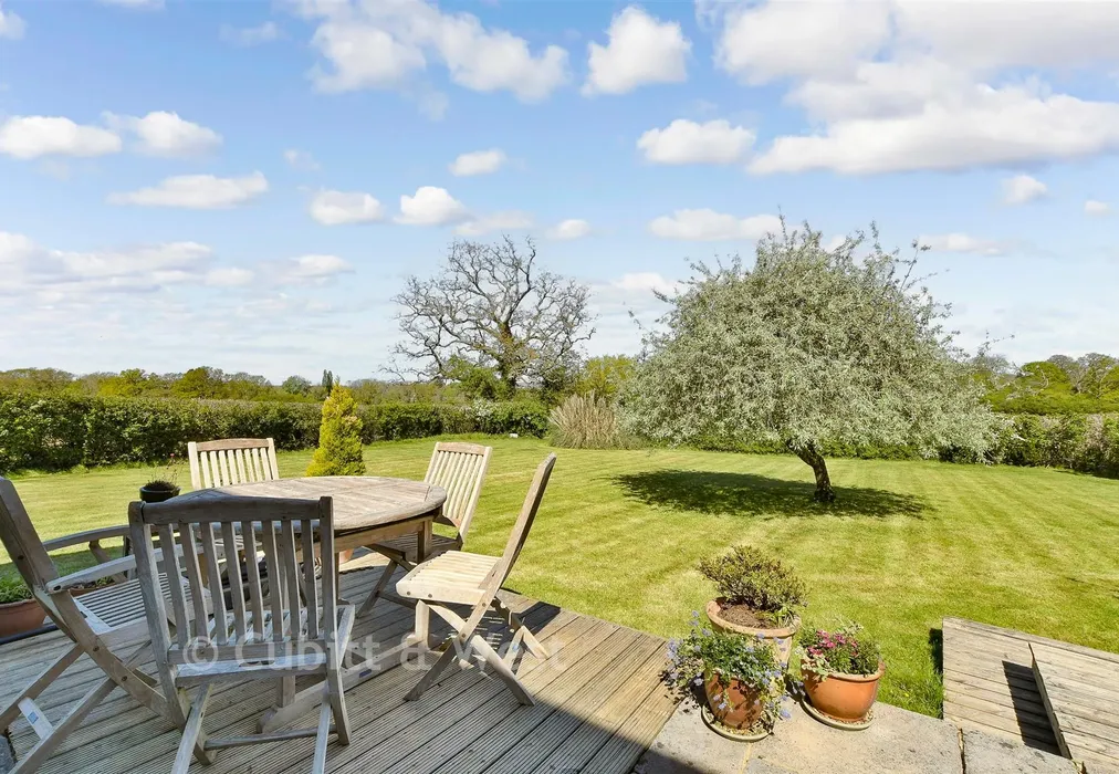 Rear Garden - Duxhurst Lane, Reigate, Surrey - Wards of Kent