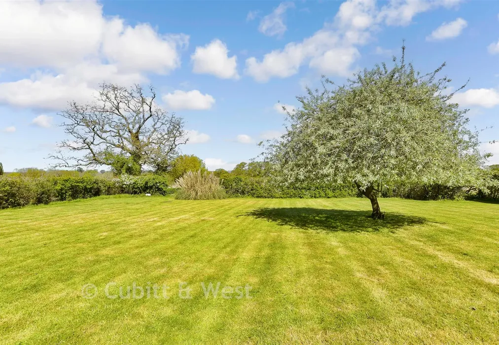 Rear Garden+ - Duxhurst Lane, Reigate, Surrey - Wards of Kent