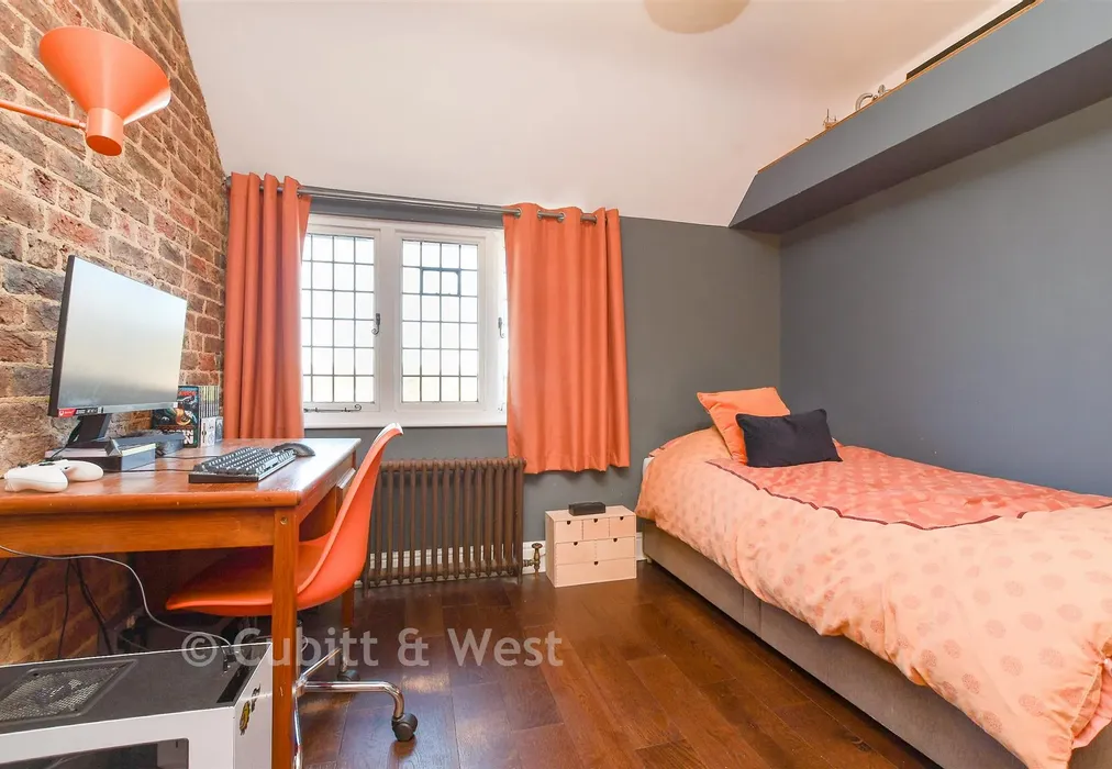 Bedroom 4 - Duxhurst Lane, Reigate, Surrey - Wards of Kent
