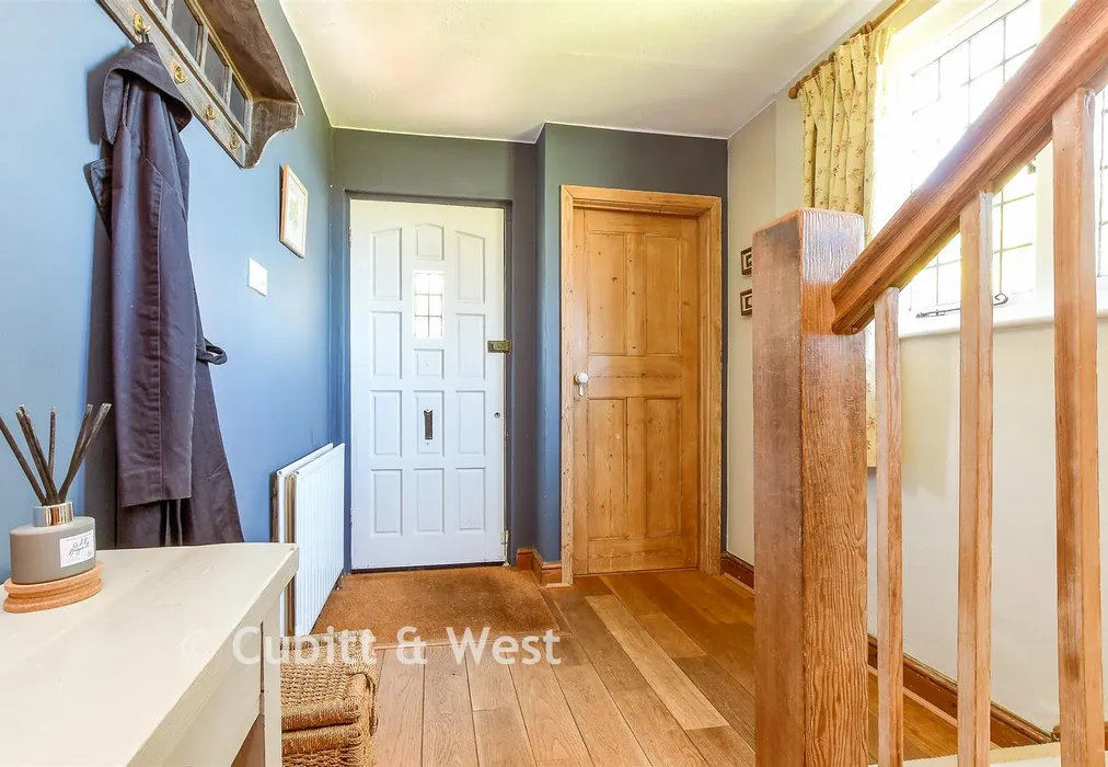Hallway - Duxhurst Lane, Reigate, Surrey - Wards of Kent