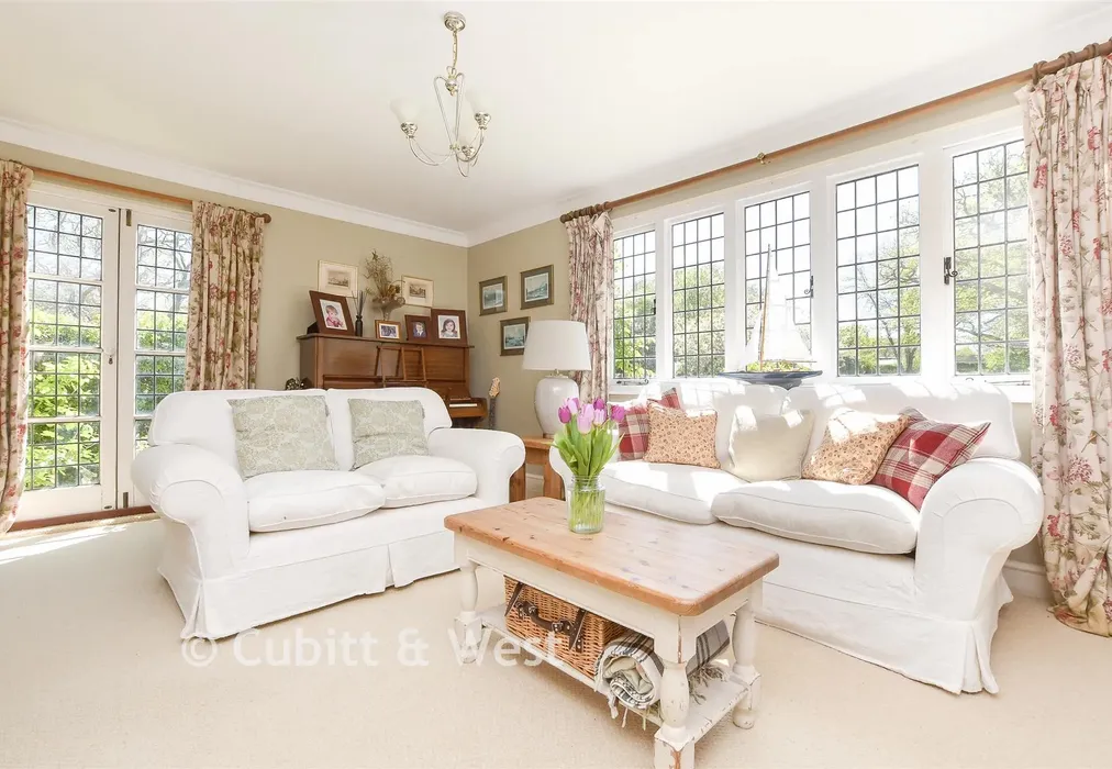 Lounge - Duxhurst Lane, Reigate, Surrey - Wards of Kent