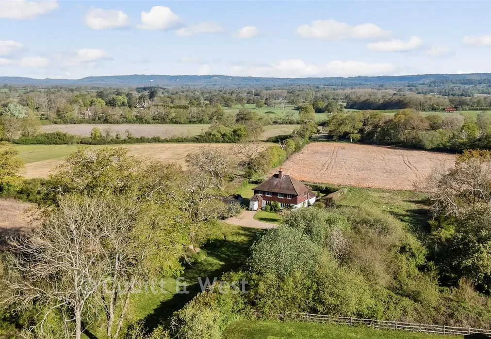External Lifestyle Feature - Duxhurst Lane, Reigate, Surrey - Wards of Kent
