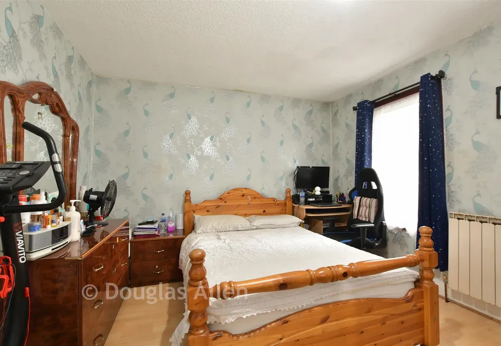 Bedroom 1 - Malvern Road, London - Wards of Kent