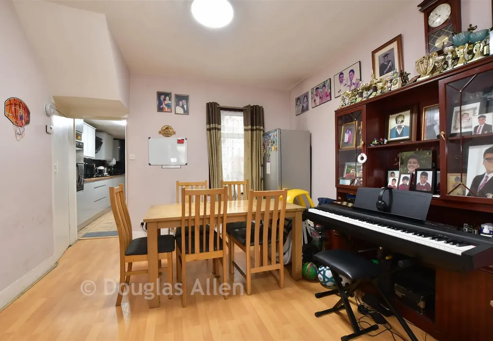 Dining Area - Malvern Road, London - Wards of Kent