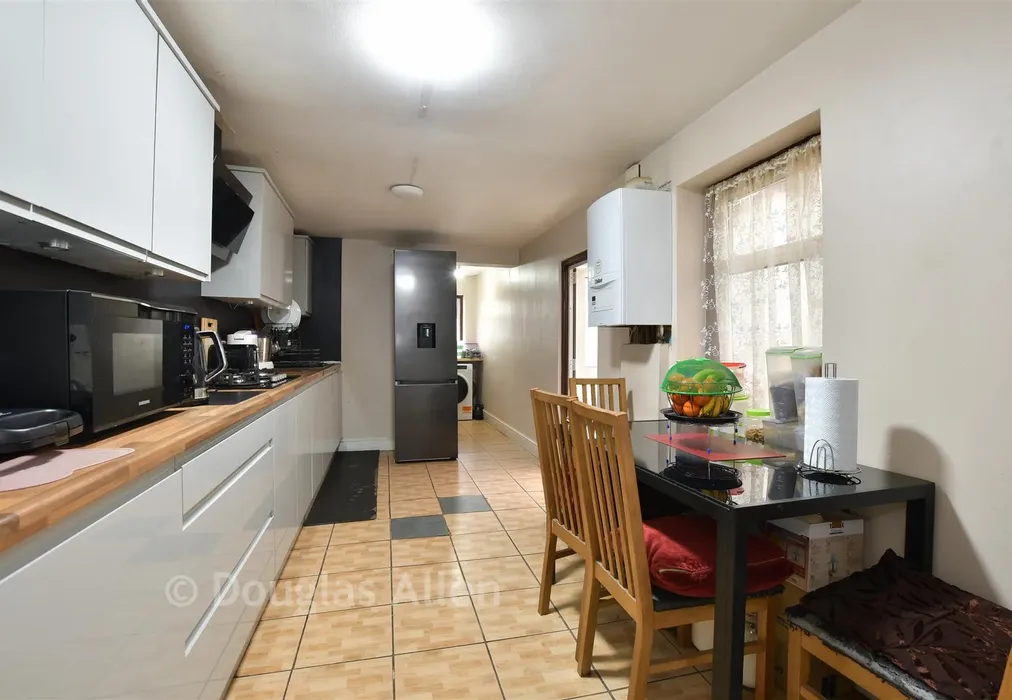 Kitchen/Breakfast Room - Malvern Road, London - Wards of Kent