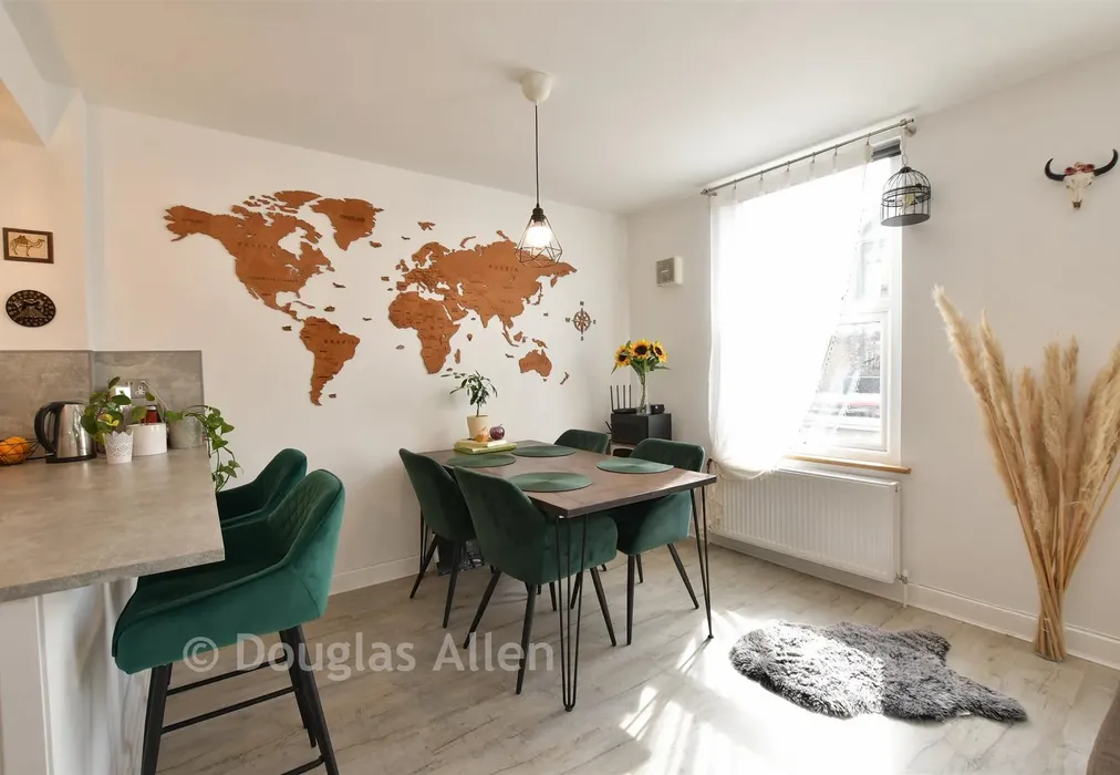 Lounge/Diner - Hoe Street, Walthamstow - Wards of Kent