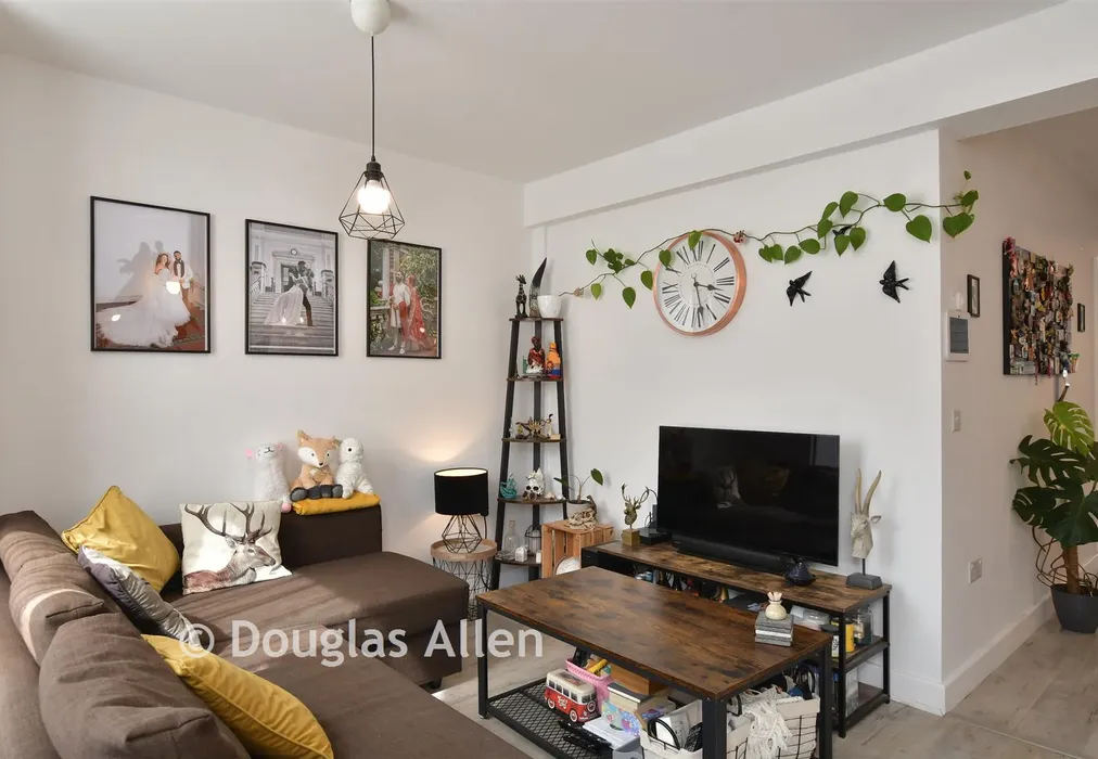 Lounge/Diner - Hoe Street, Walthamstow - Wards of Kent