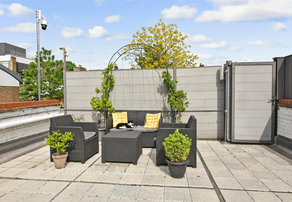 Balcony / Terrace - Hoe Street, Walthamstow - Wards of Kent