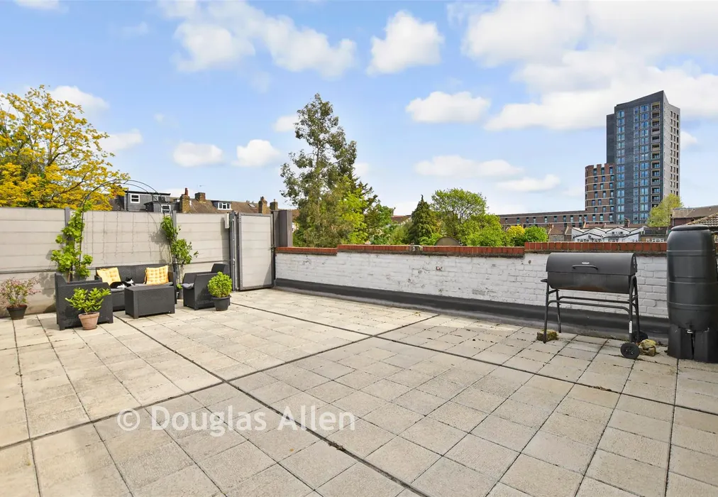 Balcony / Terrace - Hoe Street, Walthamstow - Wards of Kent