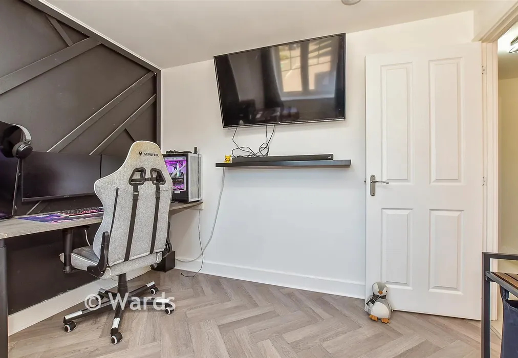 Bedroom 2 - Beaufort Court, Headcorn, Kent - Wards of Kent