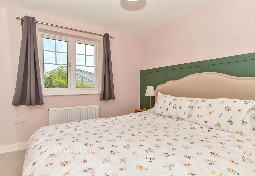 Bedroom 1 - Beaufort Court, Headcorn, Kent - Wards of Kent