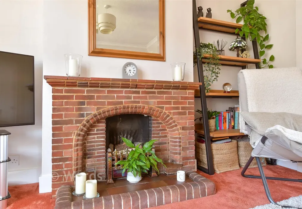 Internal Feature - The Fairway, Gravesend, Kent - Wards of Kent