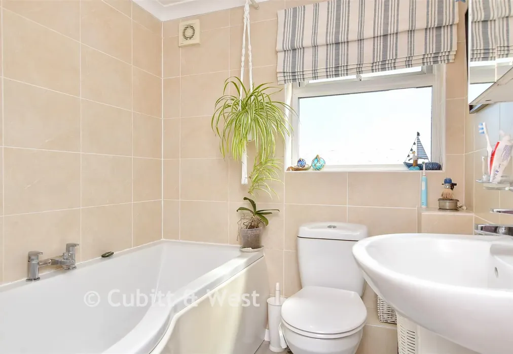 En-Suite Bathroom - McWilliam Road, Woodingdean, Brighton, East Sussex - Wards of Kent