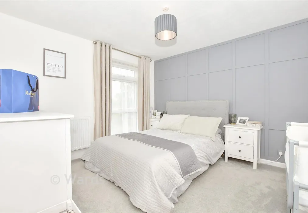 Bedroom 1 - The Finches, Sittingbourne, Kent - Wards of Kent