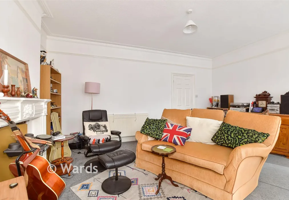 Lounge - Queens Gardens, Herne Bay, Kent - Wards of Kent